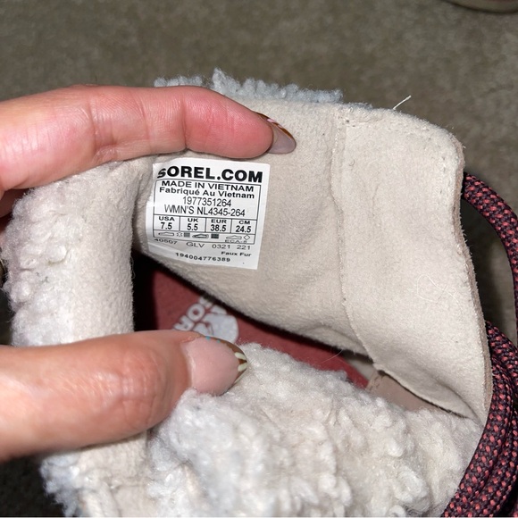 Sorel Women’s Explorer Carnival II Boots Size 7.5 Taupe Suede Faux Fur Lined - Picture 6 of 7